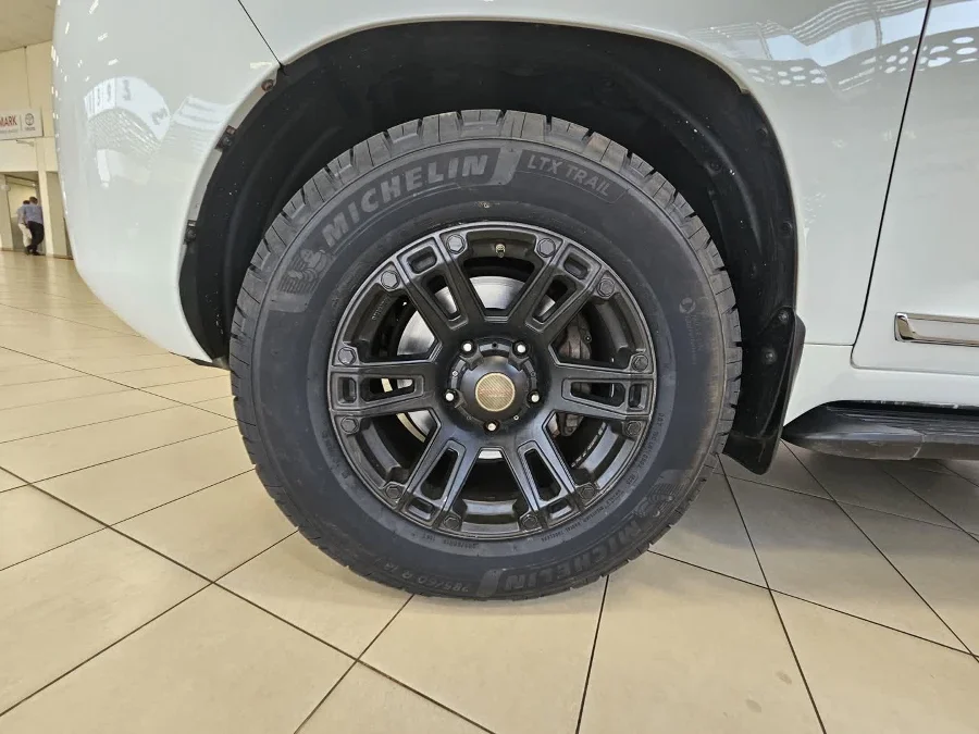 Used 2021 Toyota Land Cruiser 200 4.5D-4D V8 VX-R - Godrich Toyota Used 2021 Toyota Land Cruiser 200 4.5D-4D V8 VX-R - Godrich Toyota