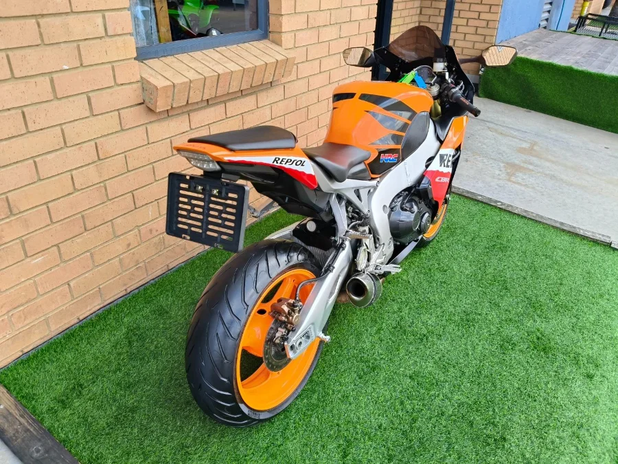 Used 2009 Honda CBR 1000RR Manual - The Diff And Chain Used 2009 Honda CBR 1000RR Manual - The Diff And Chain