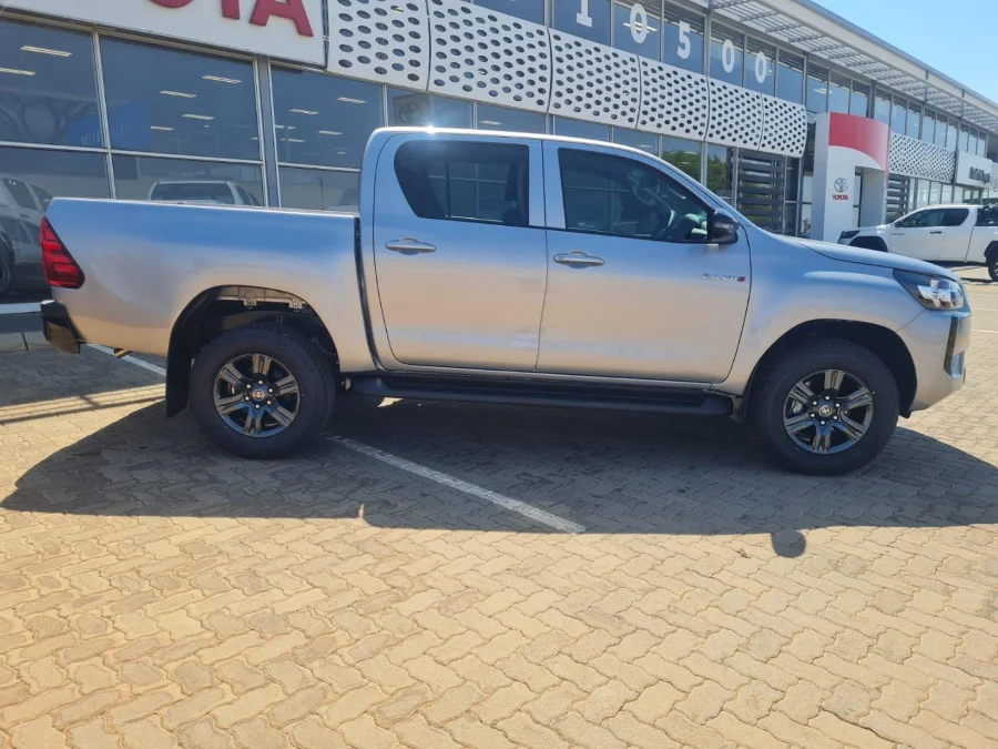 Used 2025 Toyota Hilux 2.4GD-6 double cab 4x4 Raider manual - Godrich Toyota Used 2025 Toyota Hilux 2.4GD-6 double cab 4x4 Raider manual - Godrich Toyota