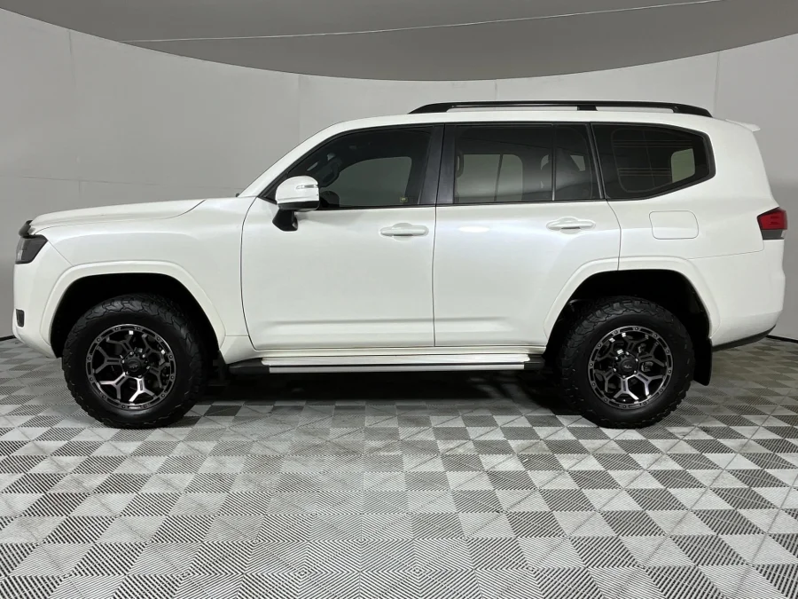 Used 2023 Toyota Land Cruiser 300 3.3D GX-R - WeBuyCars Midstream