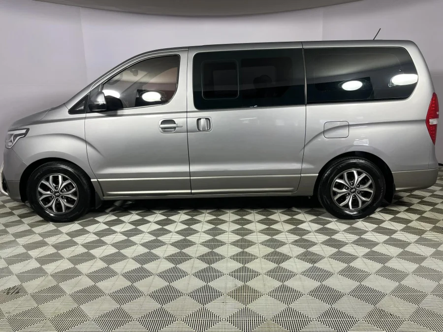 Used 2018 Hyundai H-1 2.5VGTi bus Elite 9-seater - WeBuyCars Durban Used 2018 Hyundai H-1 2.5VGTi bus Elite 9-seater - WeBuyCars Durban