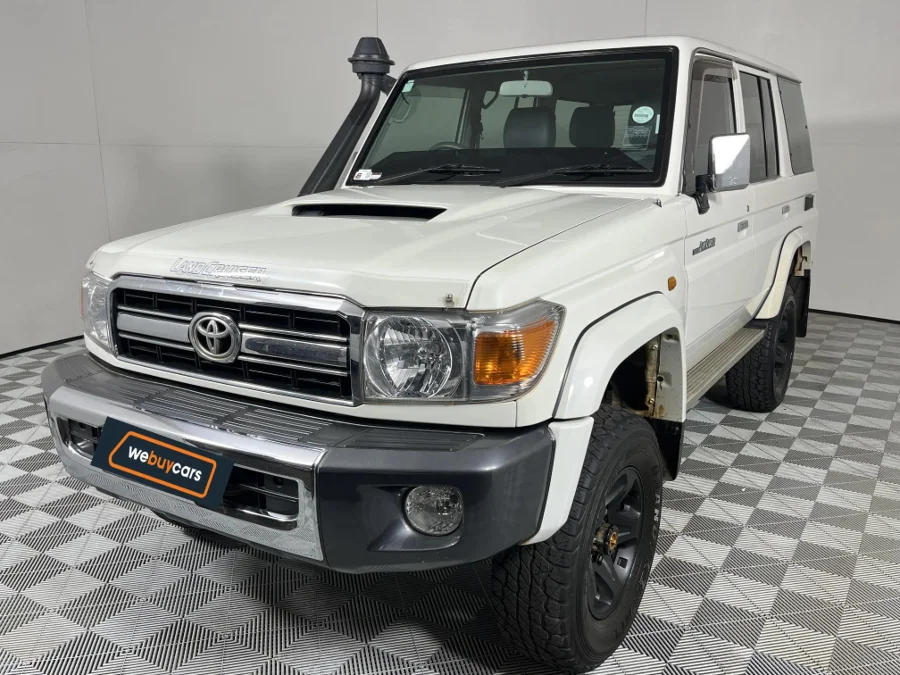 Used 2014 Toyota Land Cruiser 76 4.5D-4D V8 station wagon LX - WeBuyCars The Dome
