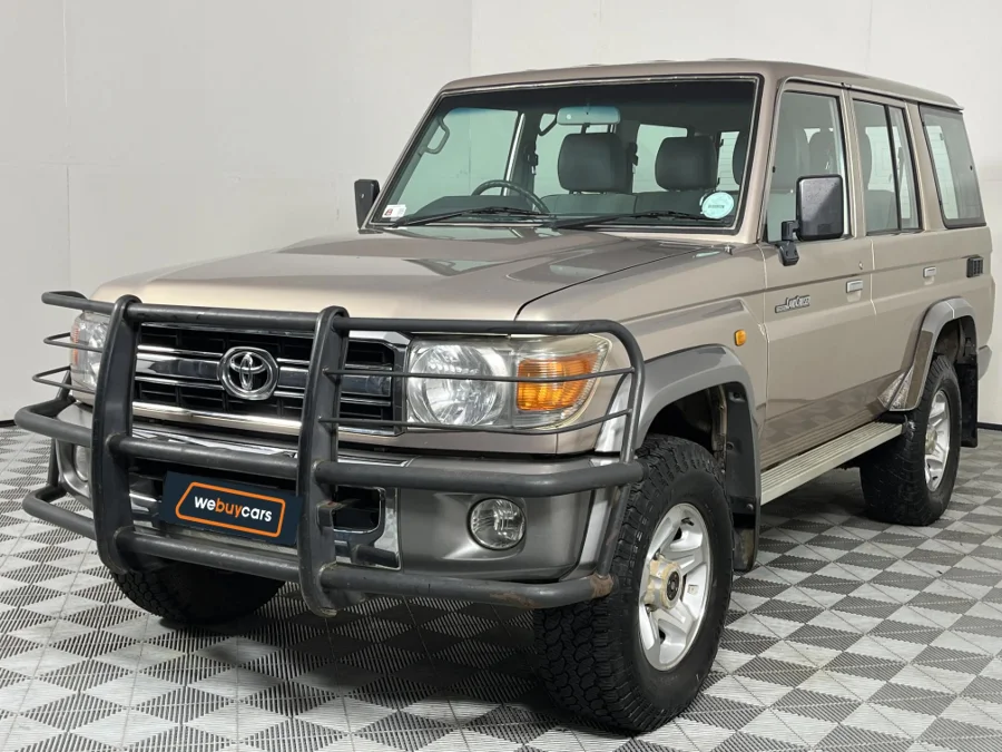 Used 2008 Toyota Land Cruiser 76 Land Cruiser 70 4.2D station wagon LX - WeBuyCars Pietermaritzburg Used 2008 Toyota Land Cruiser 76 Land Cruiser 70 4.2D station wagon LX - WeBuyCars Pietermaritzburg