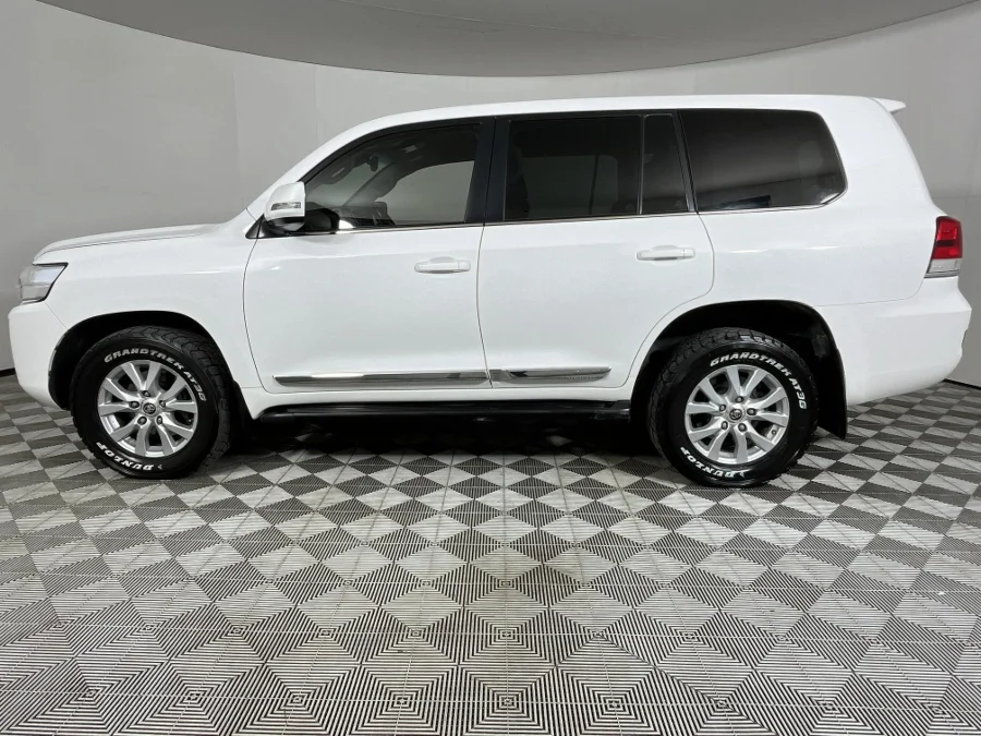 Used 2017 Toyota Land Cruiser 200 4.5D-4D V8 VX - WeBuyCars George Used 2017 Toyota Land Cruiser 200 4.5D-4D V8 VX - WeBuyCars George