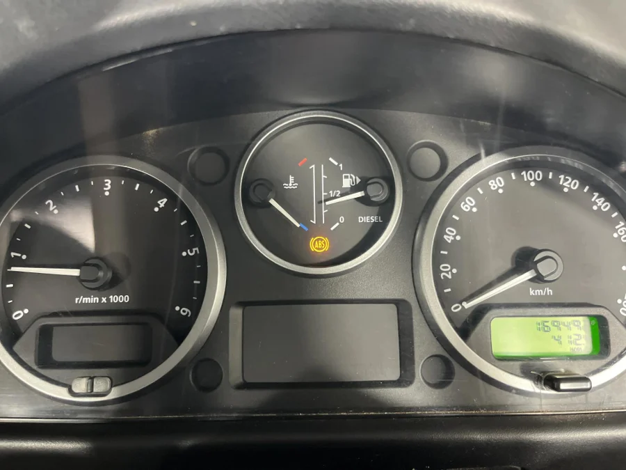 Used 2010 Land Rover Defender 90 TD station wagon Ice - WeBuyCars Richmond Used 2010 Land Rover Defender 90 TD station wagon Ice - WeBuyCars Richmond