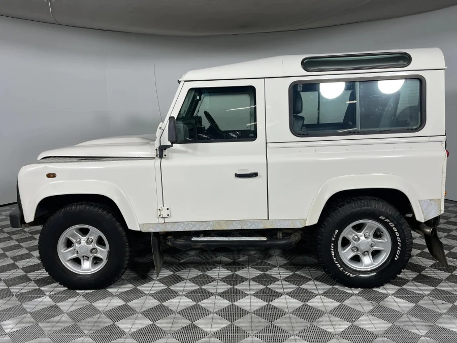 Used 2010 Land Rover Defender 90 TD station wagon Ice - WeBuyCars Richmond Used 2010 Land Rover Defender 90 TD station wagon Ice - WeBuyCars Richmond