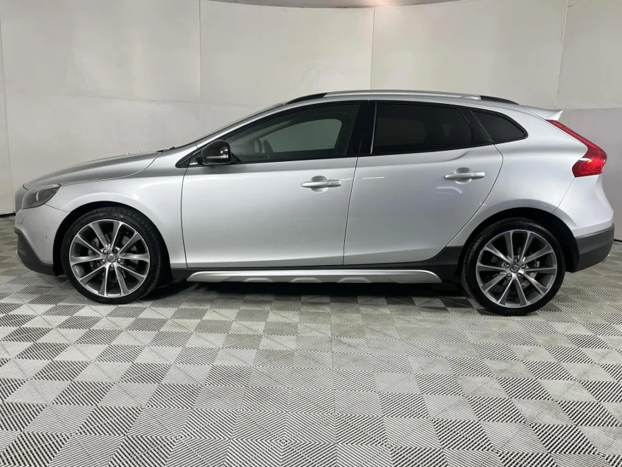 Used 2015 Volvo V40 Cross Country D4 Momentum - WeBuyCars The Dome Used 2015 Volvo V40 Cross Country D4 Momentum - WeBuyCars The Dome