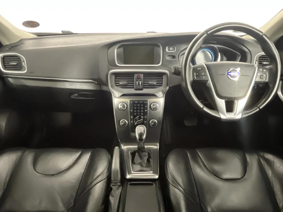Used 2013 Volvo V40 T4 Excel auto - WeBuyCars Gqeberha