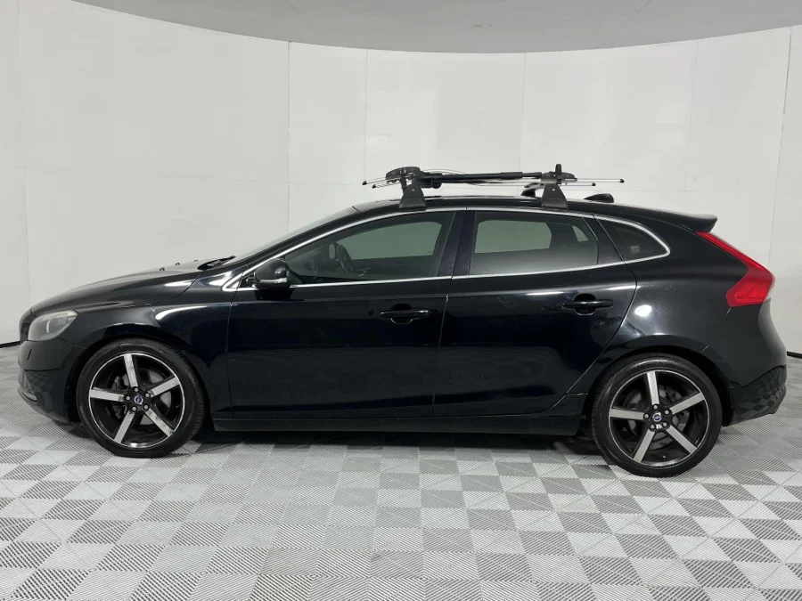 Used 2013 Volvo V40 T4 Excel auto - WeBuyCars Gqeberha
