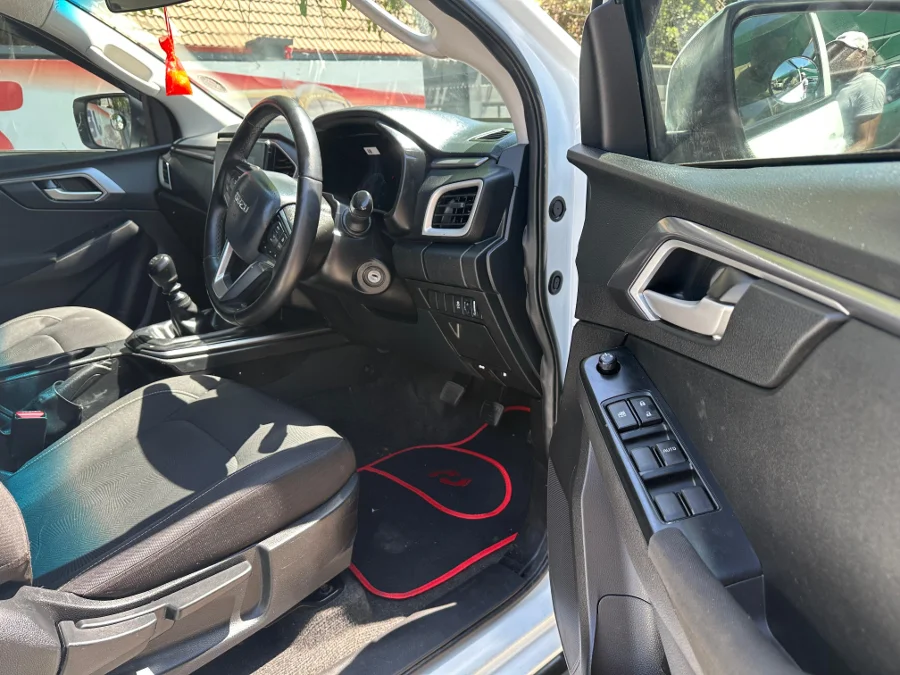 Used 2024 Isuzu D-Max 1.9TD double cab L manual - Jet Cars