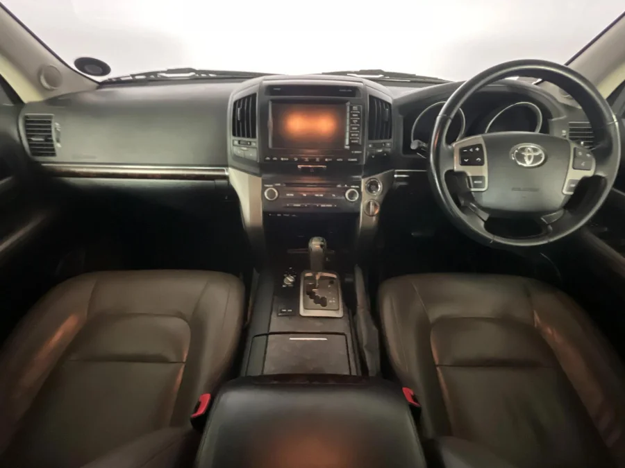 Used 2011 Toyota Land Cruiser 200 4.5D-4D VX - WeBuyCars Durban