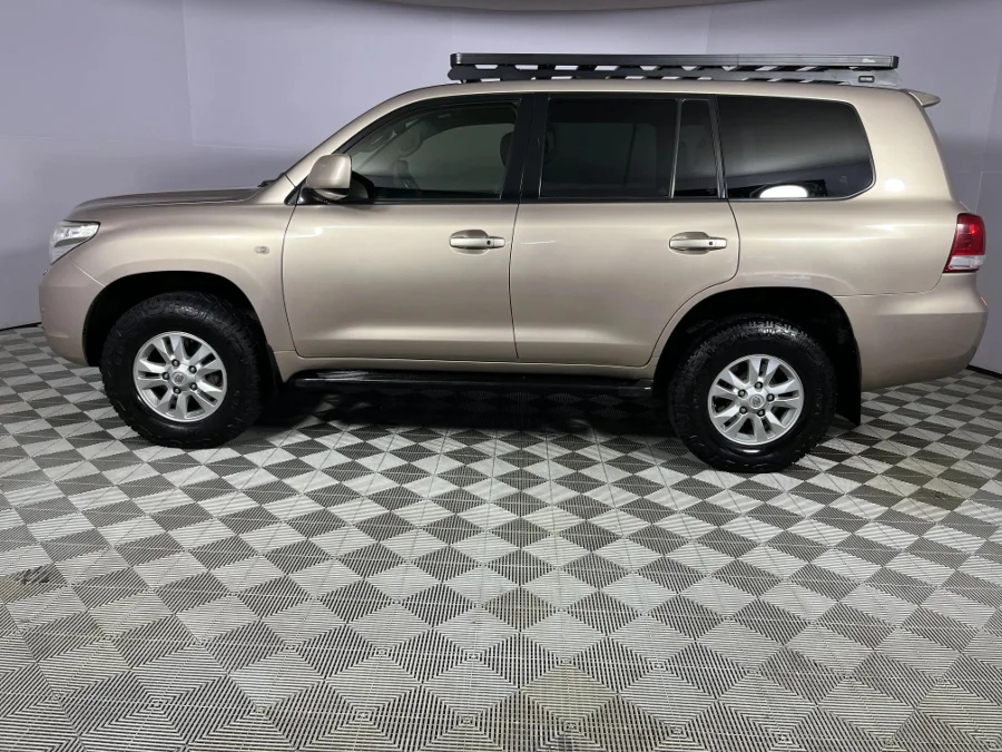 Used 2011 Toyota Land Cruiser 200 4.5D-4D VX - WeBuyCars Durban