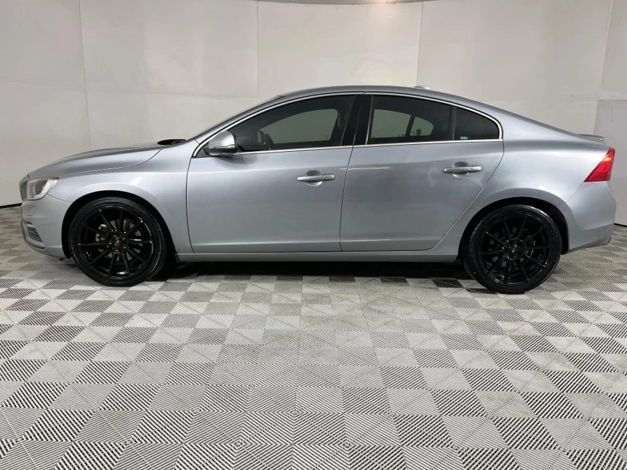 Used 2015 Volvo S60 D4 R-Design auto - WeBuyCars The Dome
