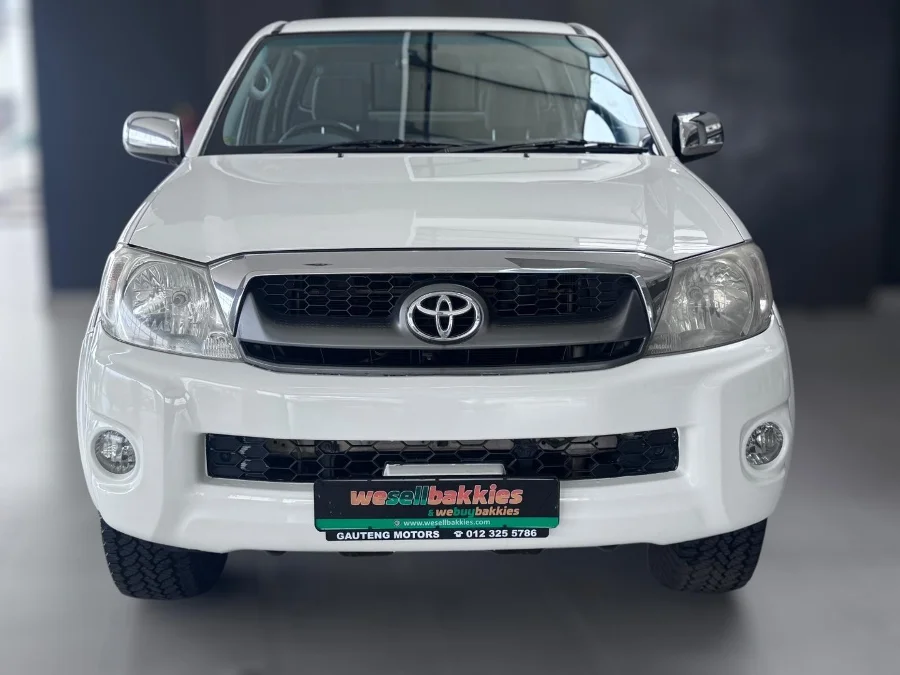 Used 2010 Toyota Hilux 2.5D-4D double cab Raider - We Sell Bakkies Used 2010 Toyota Hilux 2.5D-4D double cab Raider - We Sell Bakkies