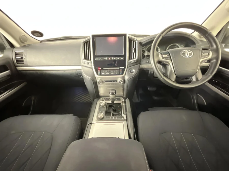 Used 2017 Toyota Land Cruiser 200 4.5D-4D V8 VX - WeBuyCars The Dome Used 2017 Toyota Land Cruiser 200 4.5D-4D V8 VX - WeBuyCars The Dome