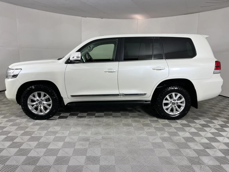 Used 2017 Toyota Land Cruiser 200 4.5D-4D V8 VX - WeBuyCars The Dome Used 2017 Toyota Land Cruiser 200 4.5D-4D V8 VX - WeBuyCars The Dome
