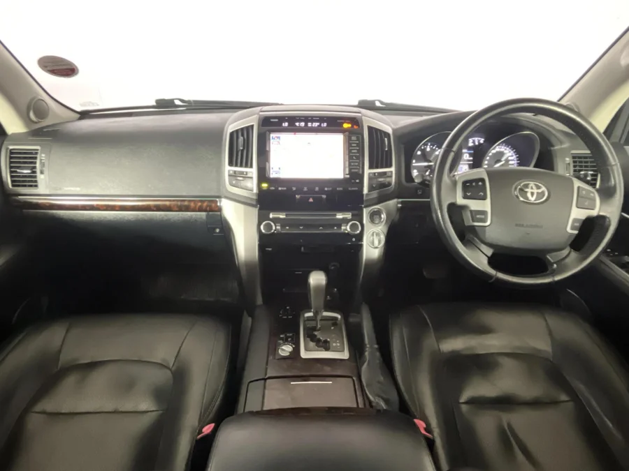Used 2013 Toyota Land Cruiser 200 4.5D-4D V8 VX - WeBuyCars The Dome Used 2013 Toyota Land Cruiser 200 4.5D-4D V8 VX - WeBuyCars The Dome