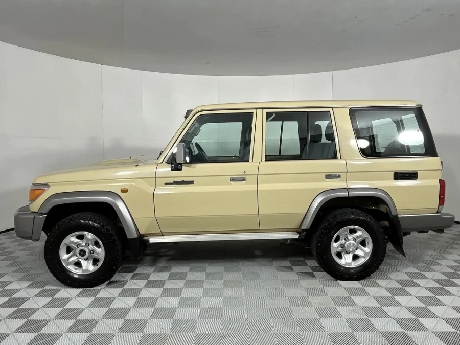 Used 2017 Toyota Land Cruiser 76 4.5D-4D V8 station wagon LX - WeBuyCars Gqeberha Used 2017 Toyota Land Cruiser 76 4.5D-4D V8 station wagon LX - WeBuyCars Gqeberha