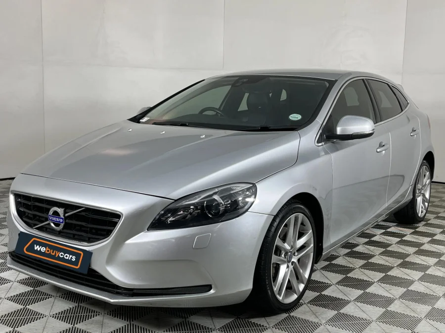 Used 2016 Volvo V40 T3 Momentum auto - WeBuyCars The Dome
