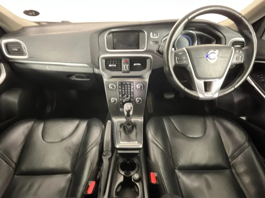 Used 2016 Volvo V40 T3 Momentum auto - WeBuyCars The Dome