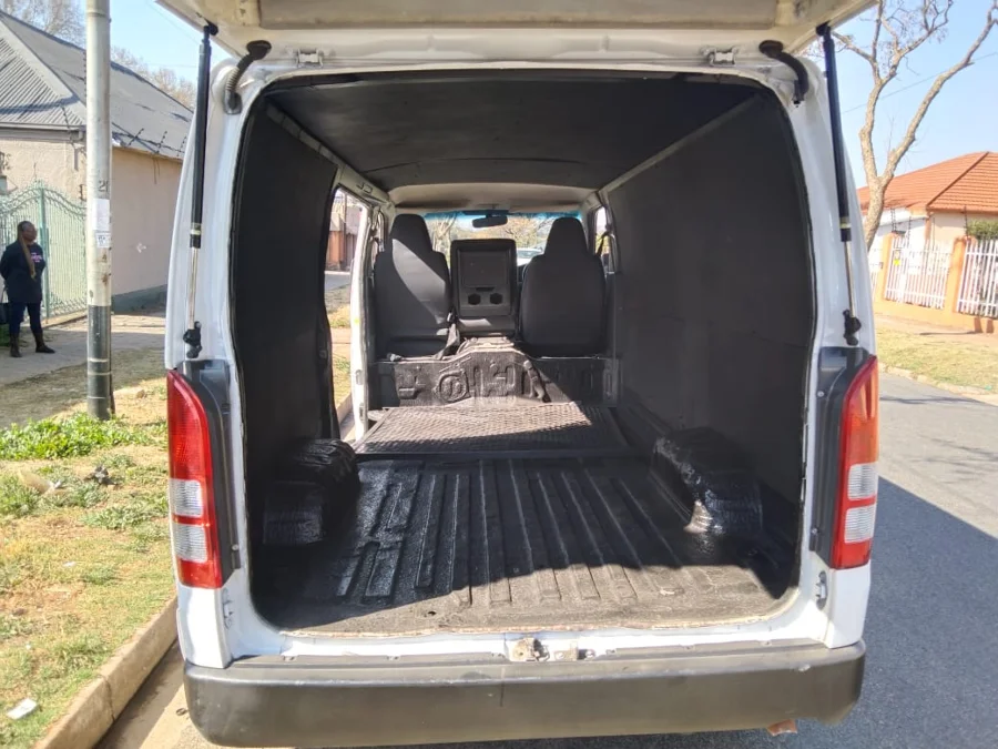 Used 2012 Toyota Quantum 2.7 S-Long panel van - Wariz Auto Used 2012 Toyota Quantum 2.7 S-Long panel van - Wariz Auto