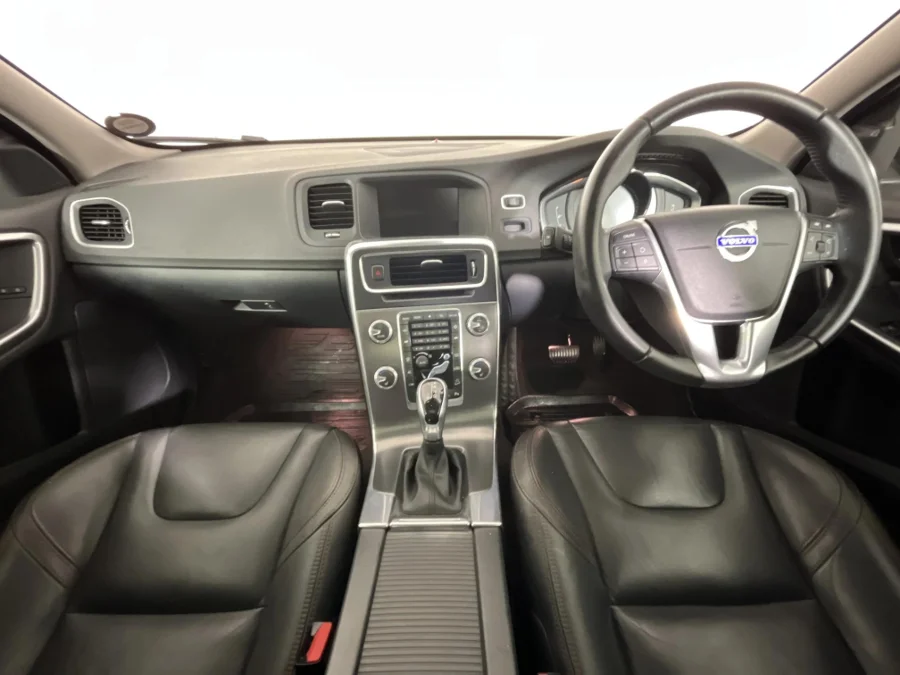 Used 2016 Volvo V60 Cross Country D4 AWD Momentum - WeBuyCars The Dome Used 2016 Volvo V60 Cross Country D4 AWD Momentum - WeBuyCars The Dome