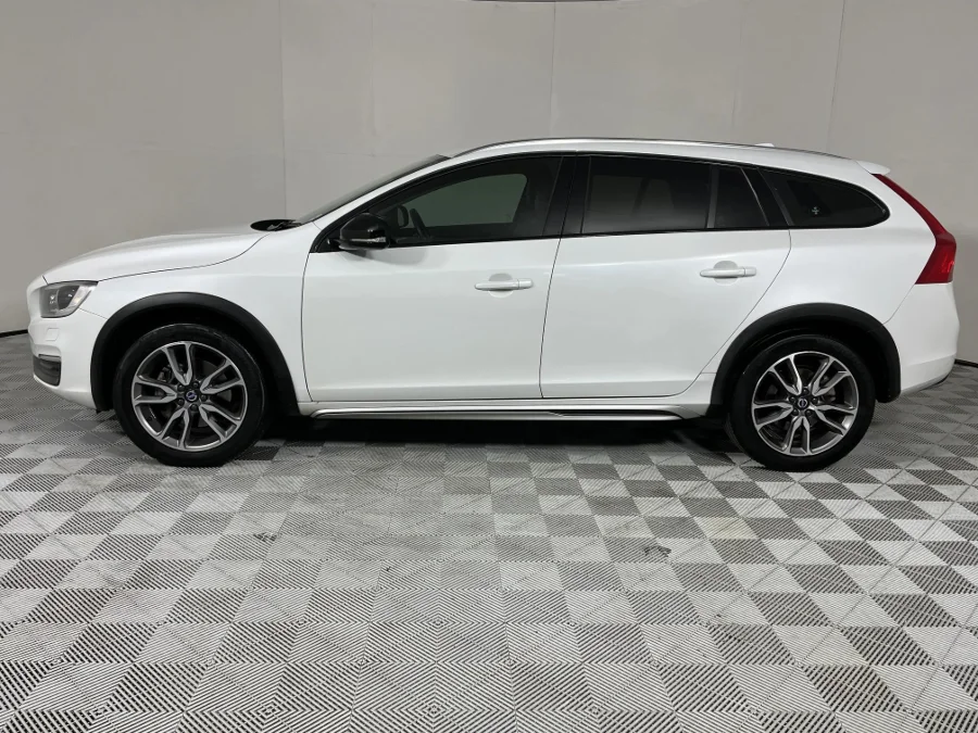 Used 2016 Volvo V60 Cross Country D4 AWD Momentum - WeBuyCars The Dome Used 2016 Volvo V60 Cross Country D4 AWD Momentum - WeBuyCars The Dome