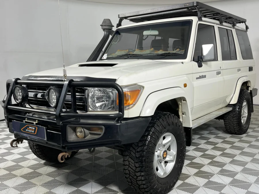 Used 2014 Toyota Land Cruiser 76 4.5D-4D V8 station wagon LX - WeBuyCars Silverlakes Used 2014 Toyota Land Cruiser 76 4.5D-4D V8 station wagon LX - WeBuyCars Silverlakes