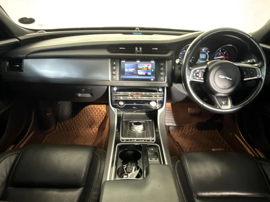 Used 2016 Jaguar XF 20d Chequered Flag - WeBuyCars Midstream Used 2016 Jaguar XF 20d Chequered Flag - WeBuyCars Midstream