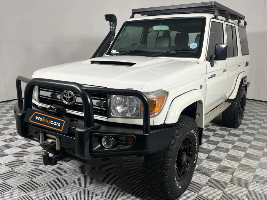 Used 2015 Toyota Land Cruiser 76 4.5D-4D V8 station wagon LX - WeBuyCars The Dome