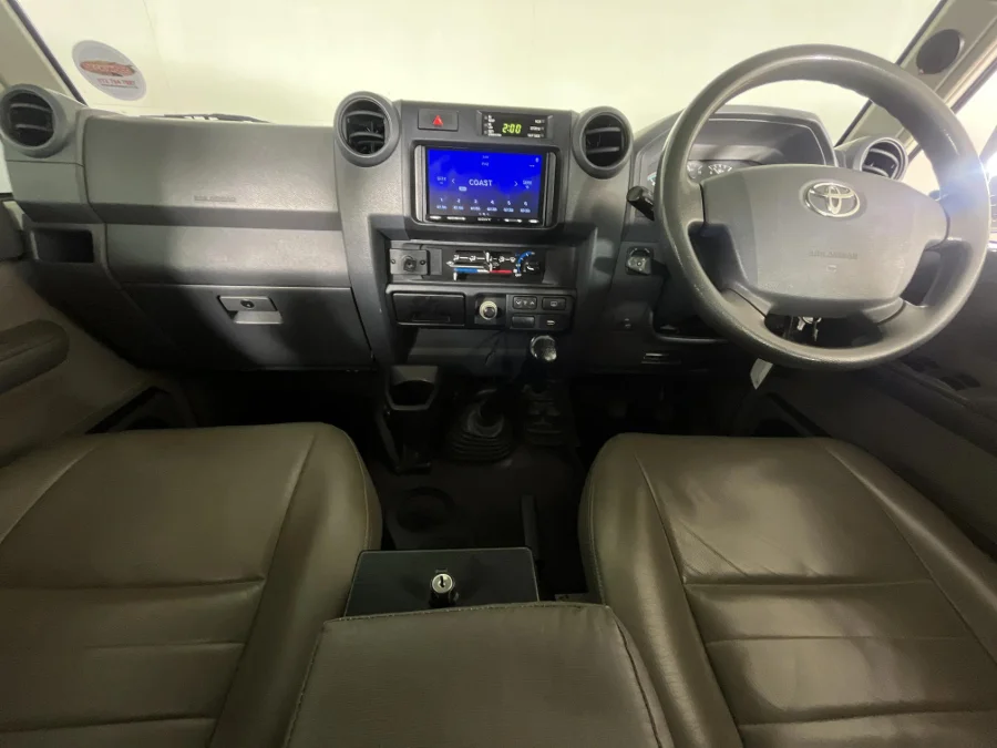 Used 2015 Toyota Land Cruiser 76 4.5D-4D V8 station wagon LX - WeBuyCars The Dome