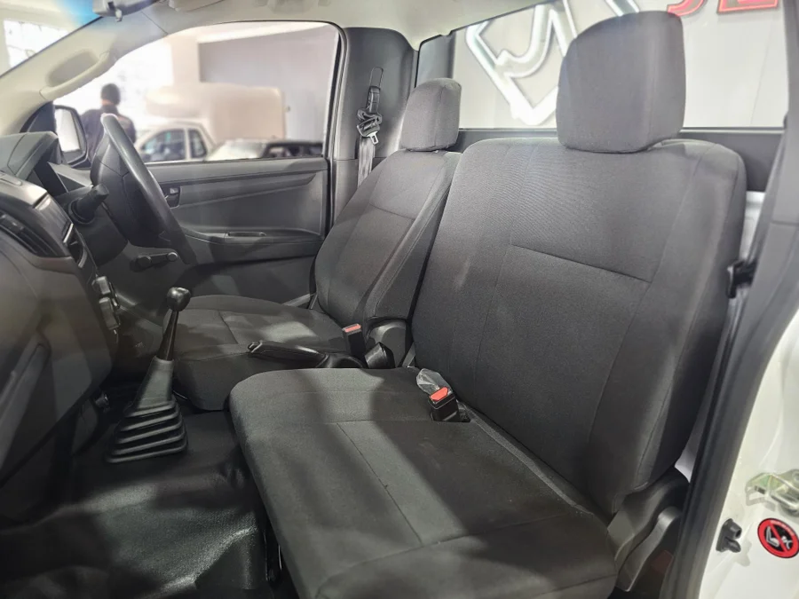 New 2025 Isuzu D-Max 250 Fleetside dropside safety - Jeremiahs Auto