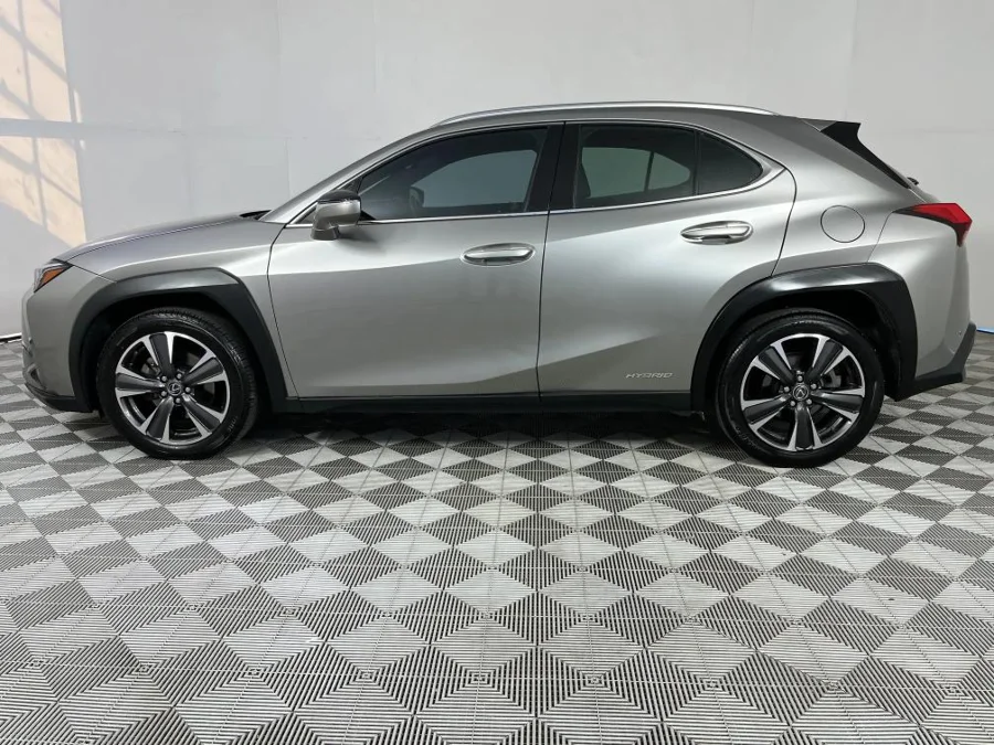 Used 2020 Lexus UX 250h SE - WeBuyCars The Dome