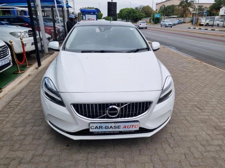 Used 2019 Volvo V40 D3 R-Design - Carbase Auto Used 2019 Volvo V40 D3 R-Design - Carbase Auto