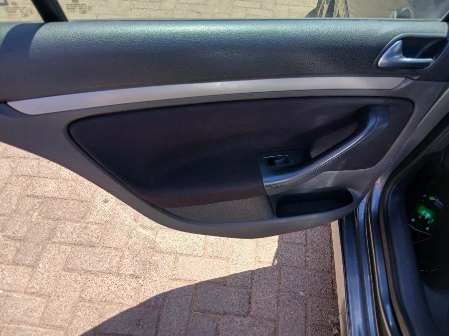 Used 2010 Volkswagen Golf 1.6 Trendline - Edu Auto Motors Used 2010 Volkswagen Golf 1.6 Trendline - Edu Auto Motors