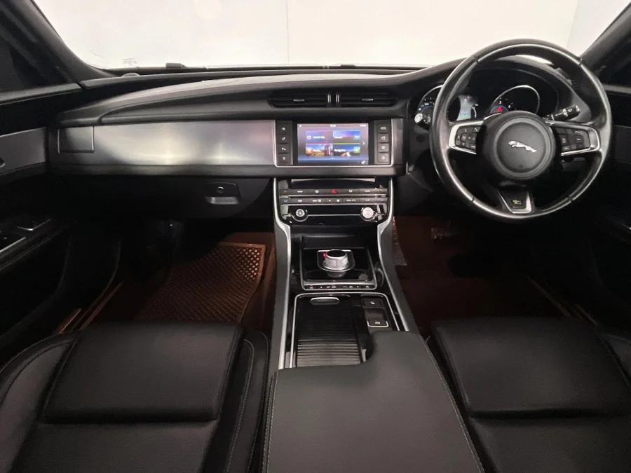 Used 2017 Jaguar XF 20d Chequered Flag - WeBuyCars Silverlakes Used 2017 Jaguar XF 20d Chequered Flag - WeBuyCars Silverlakes