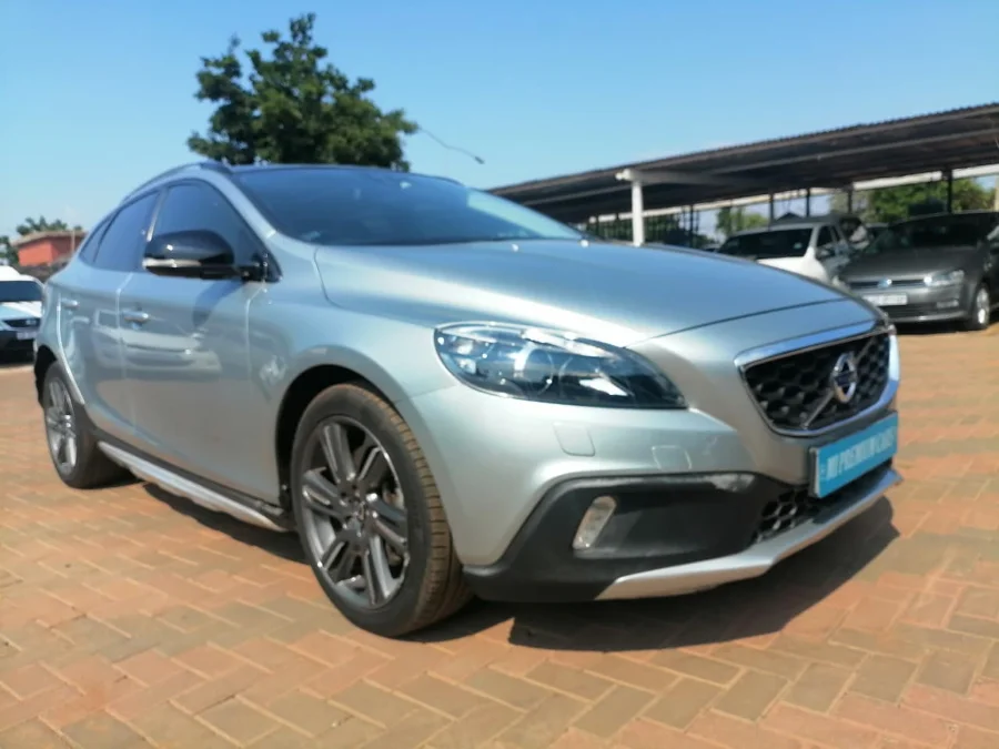 Used 2014 Volvo V40 D4 Momentum - MI Premium Cars Used 2014 Volvo V40 D4 Momentum - MI Premium Cars