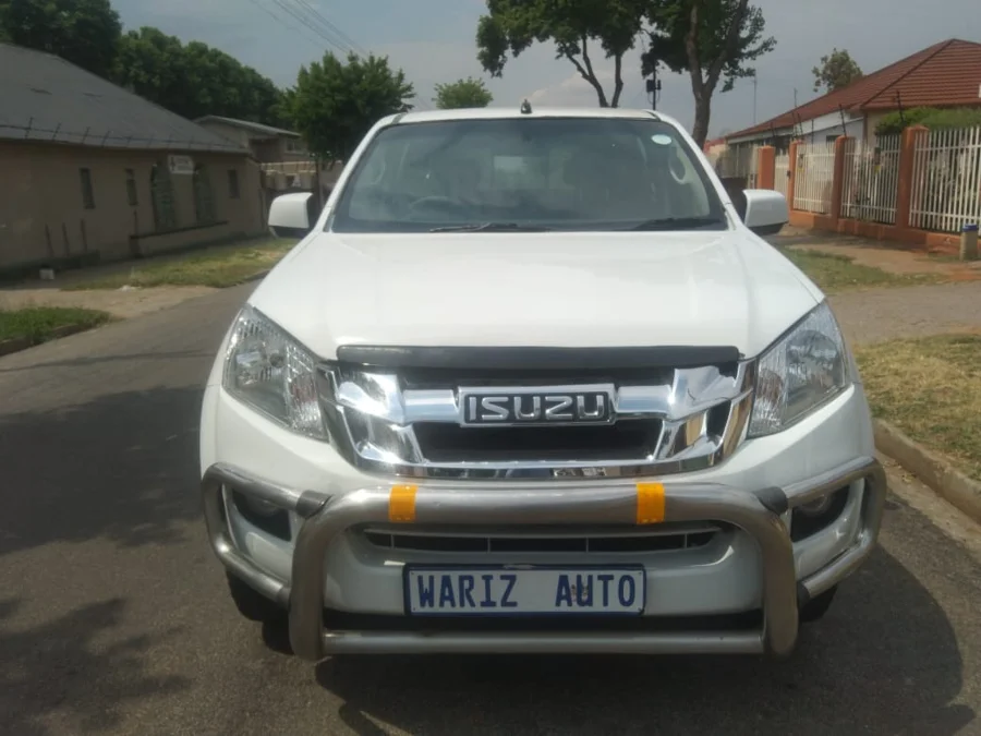 Used 2014 Isuzu KB 250D-Teq double cab LE - Wariz Auto Used 2014 Isuzu KB 250D-Teq double cab LE - Wariz Auto