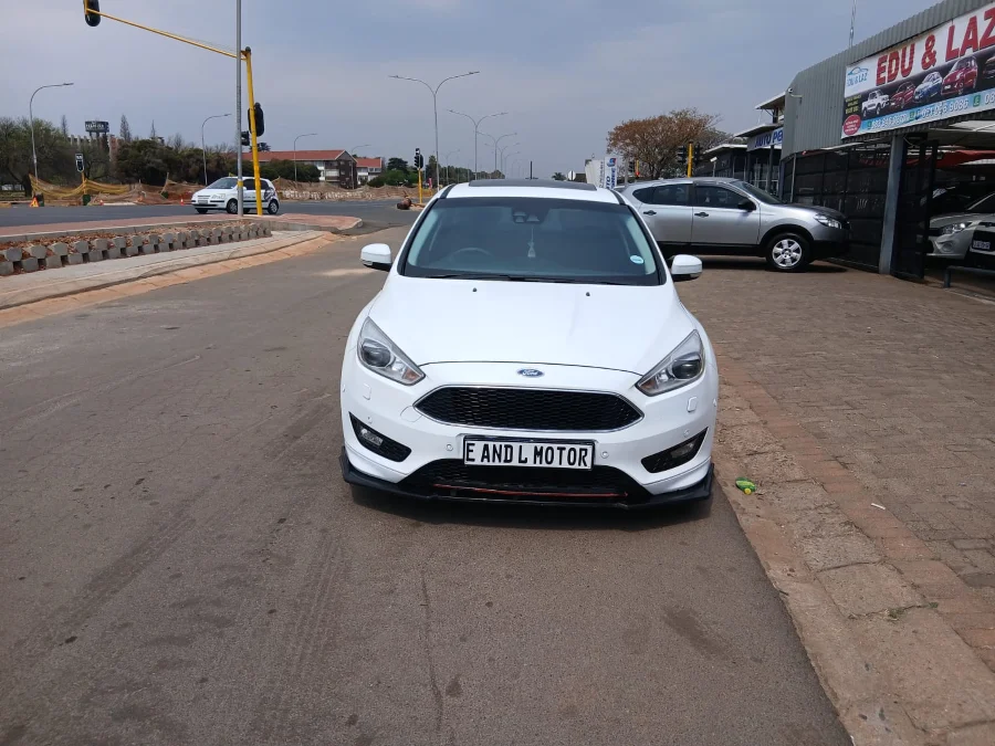 Used 2018 Ford Focus ST 5-door (sunroof + techno pack) - Edu Auto Motors Used 2018 Ford Focus ST 5-door (sunroof + techno pack) - Edu Auto Motors
