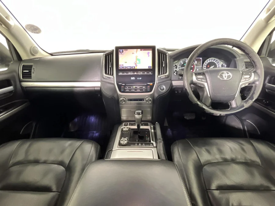 Used 2016 Toyota Land Cruiser 200 4.5D-4D V8 VX - WeBuyCars Germiston Used 2016 Toyota Land Cruiser 200 4.5D-4D V8 VX - WeBuyCars Germiston