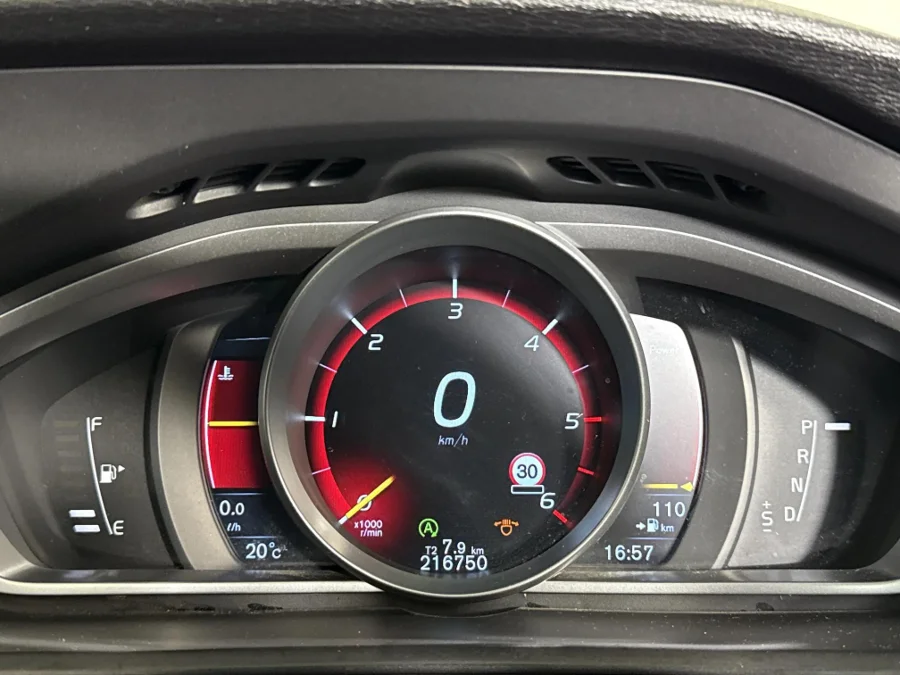 Used 2016 Volvo V40 Cross Country D3 Inscription - WeBuyCars Midstream