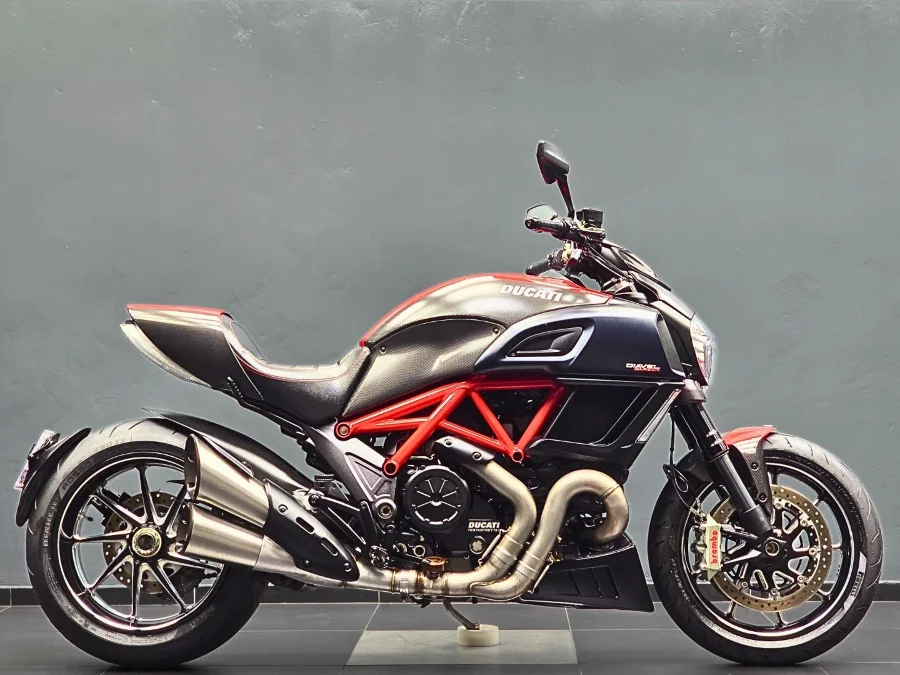Used 2014 Ducati Diavel Carbon 1200 F/L - Bikeshop Boksburg Used 2014 Ducati Diavel Carbon 1200 F/L - Bikeshop Boksburg