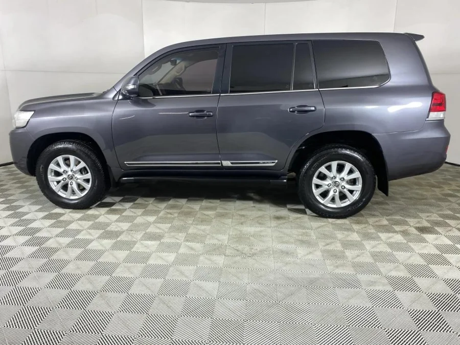 Used 2017 Toyota Land Cruiser 200 4.5D-4D V8 VX-R - WeBuyCars The Dome Used 2017 Toyota Land Cruiser 200 4.5D-4D V8 VX-R - WeBuyCars The Dome