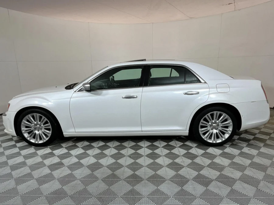 Used 2013 Chrysler 300C 3.6 Luxury Series - WeBuyCars Vereeniging Used 2013 Chrysler 300C 3.6 Luxury Series - WeBuyCars Vereeniging