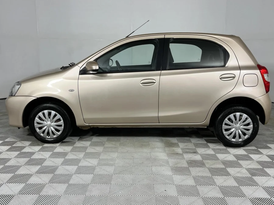 Used 2015 Toyota Etios hatch 1.5 Sprint - WeBuyCars Silverlakes Used 2015 Toyota Etios hatch 1.5 Sprint - WeBuyCars Silverlakes