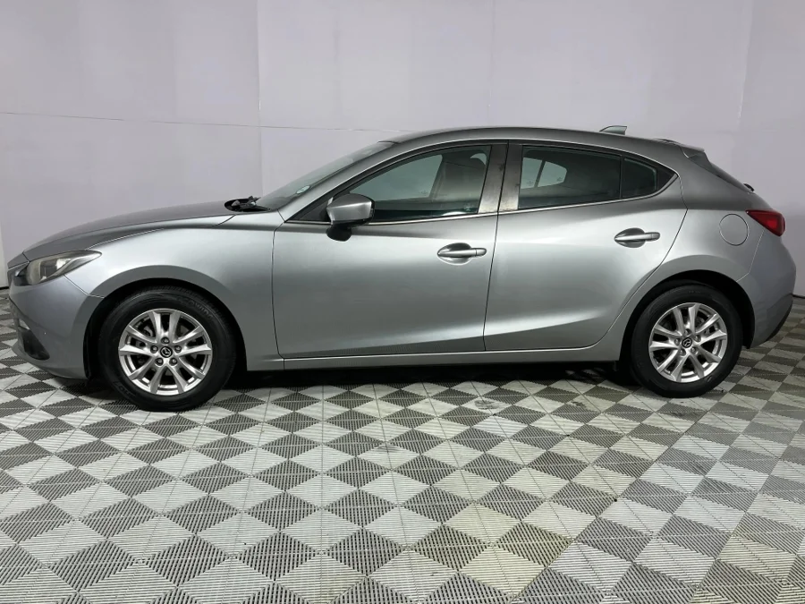 Used 2014 Mazda Mazda3 hatch 1.6 Dynamic - WeBuyCars Epping Used 2014 Mazda Mazda3 hatch 1.6 Dynamic - WeBuyCars Epping