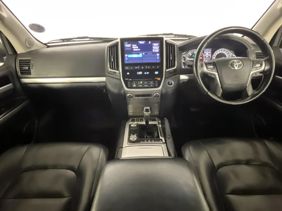 Used 2017 Toyota Land Cruiser 200 4.5D-4D V8 VX-R - WeBuyCars Silverlakes Used 2017 Toyota Land Cruiser 200 4.5D-4D V8 VX-R - WeBuyCars Silverlakes