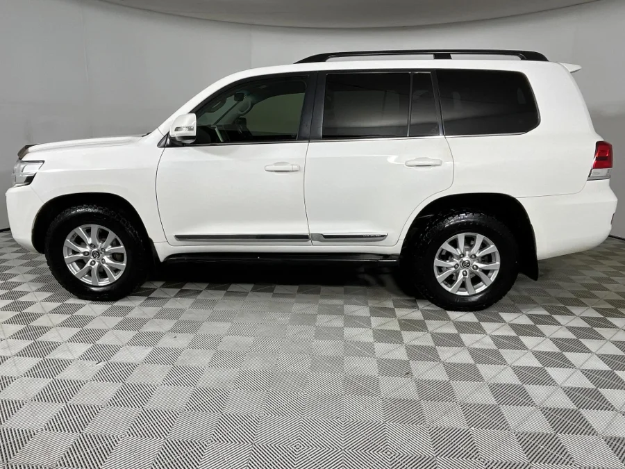 Used 2017 Toyota Land Cruiser 200 4.5D-4D V8 VX-R - WeBuyCars Silverlakes Used 2017 Toyota Land Cruiser 200 4.5D-4D V8 VX-R - WeBuyCars Silverlakes