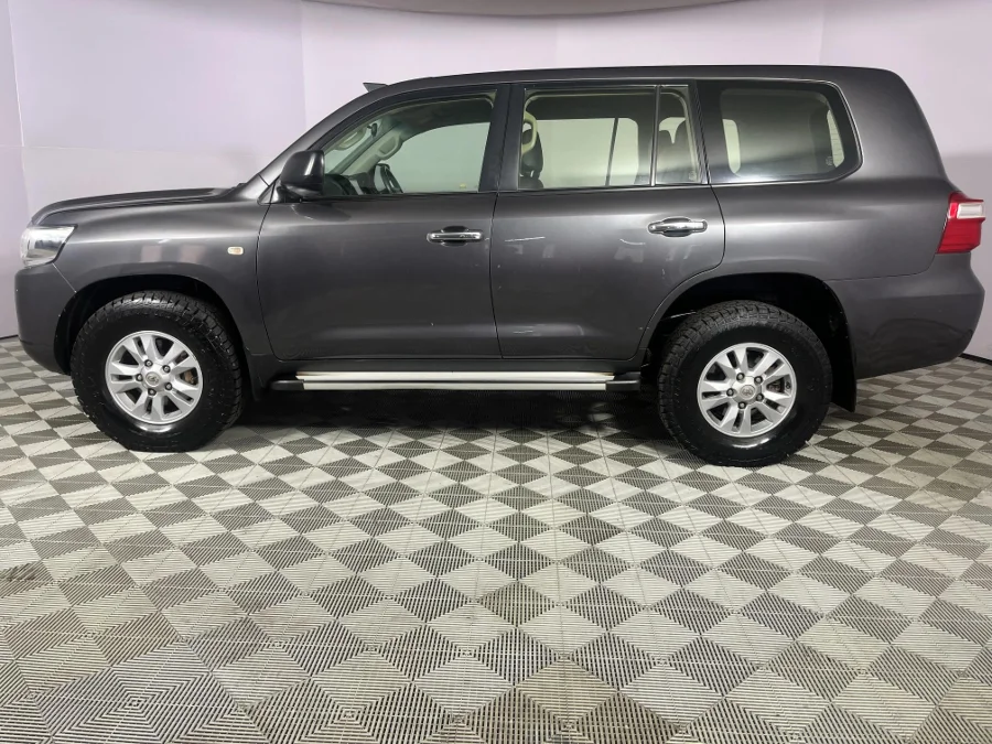 Used 2016 Toyota Land Cruiser 200 4.5D-4D V8 GX - WeBuyCars The Dome Used 2016 Toyota Land Cruiser 200 4.5D-4D V8 GX - WeBuyCars The Dome