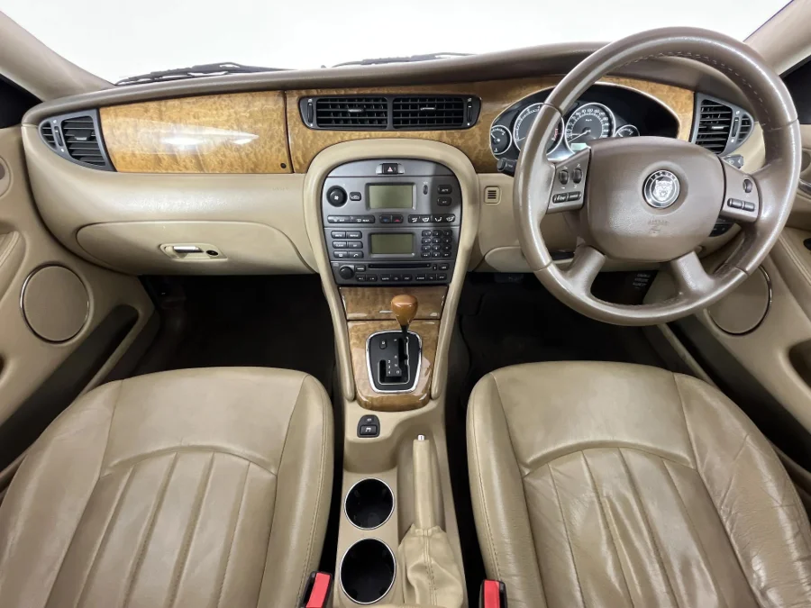 Used 2007 Jaguar X-Type 2.0 V6 SE automatic - WeBuyCars The Dome
